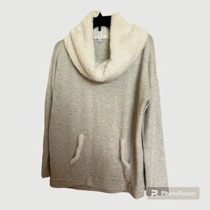 Fur collar knit top Medium